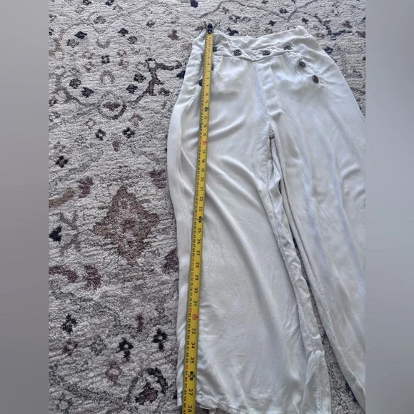 Button-Accent Wide Leg Pants - - Picture 5 of 7